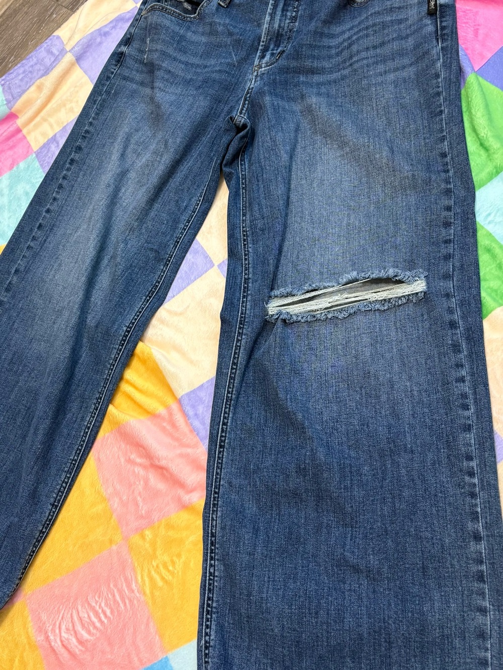 Silver Jeans Co. Suki Mid-Rise Wide Leg Distressed Jeans - Size 32 (31" Inseam)